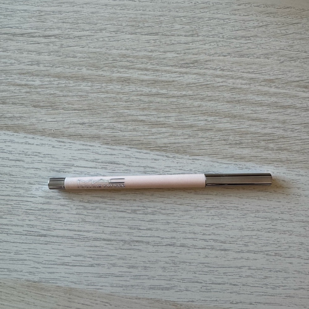 MAC Cosmetics Peach/Nude Eyeliner Pencil